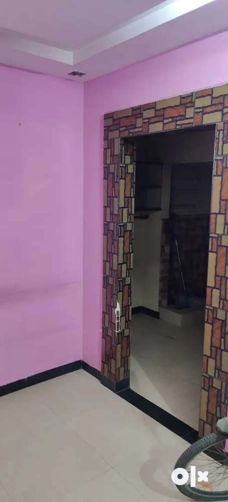 Rent 1 bhk with semi furnished at first floor no lift