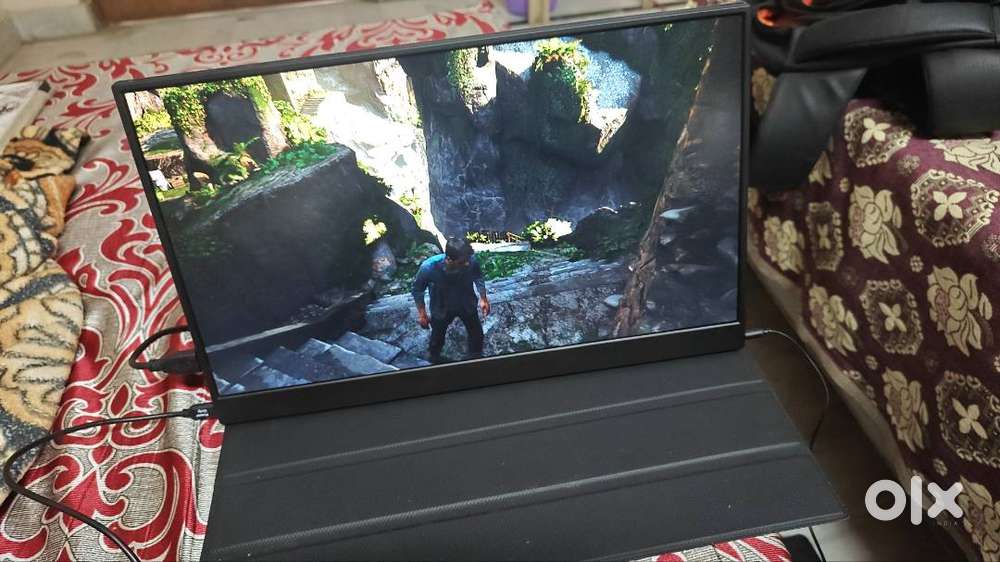 Portable Monitor + Ps4 gaming console 1TB