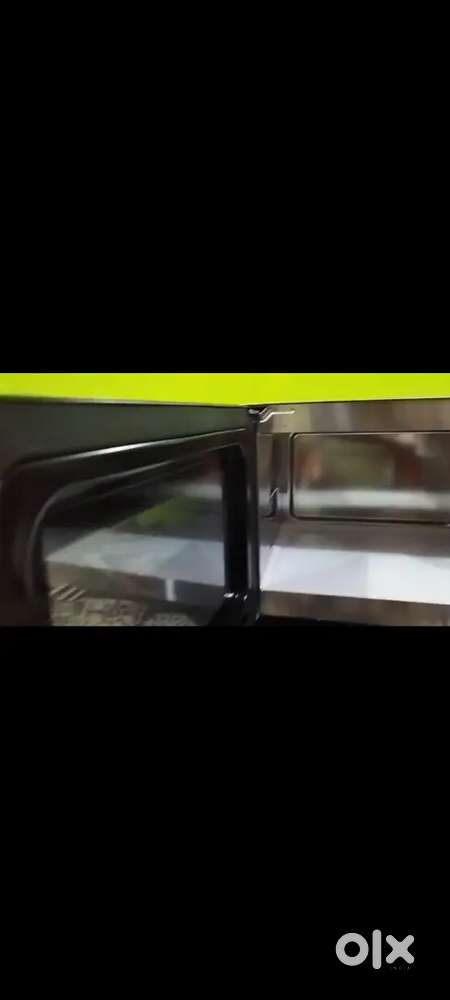 Commercial microwave oven