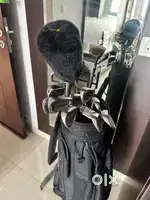 Golf set with clubs
