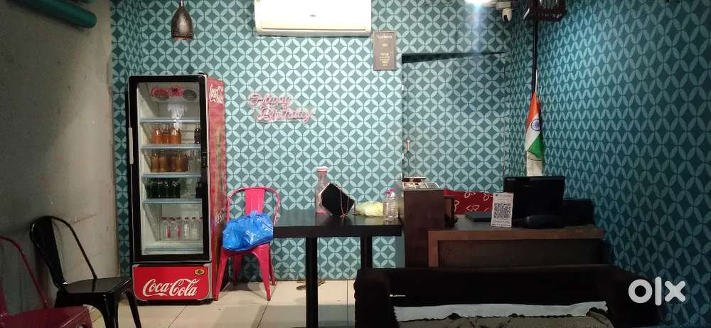 Cafe & restaurant fully furnished with kitchen equipment