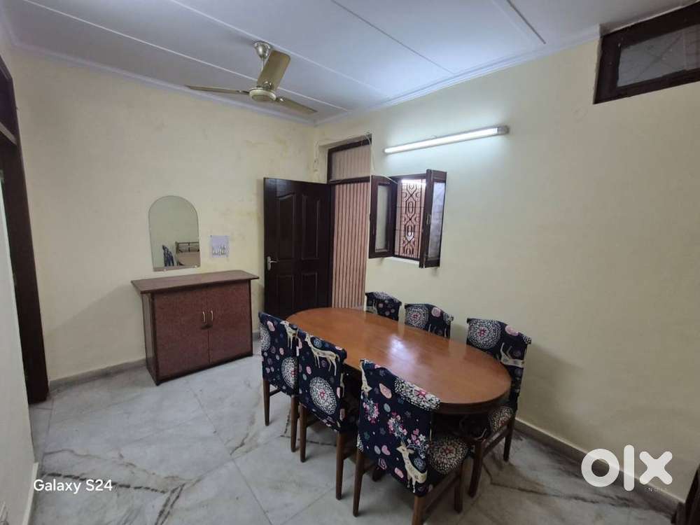 1bhk Ground floor for rent in ramesh nagar in prime location