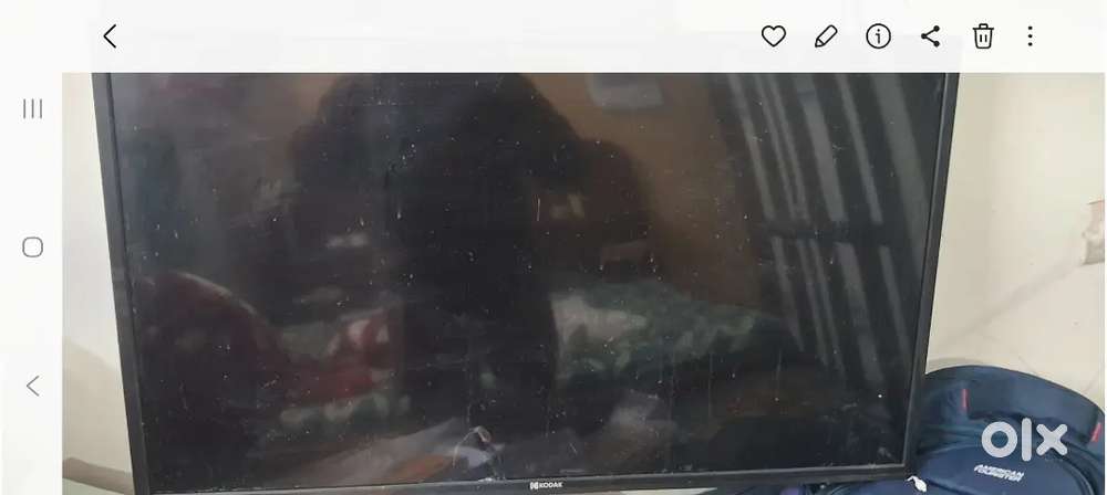 40 LED KODEK CO. SCREEN LITTLE CRECK IS NOT WORKING 2.5 YEAR OLD