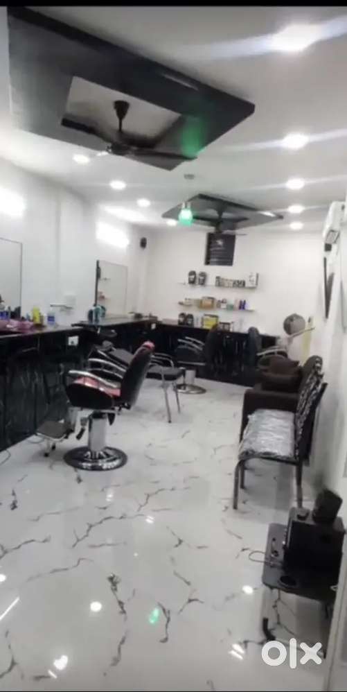 Salon for  sale (1L)