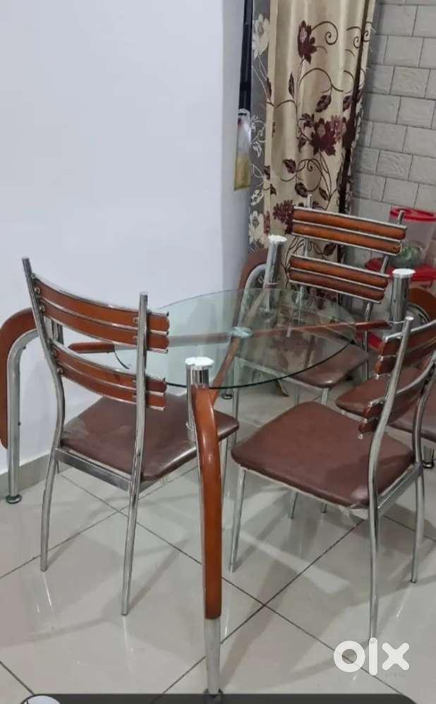 Stylish 6 seater glass dining table