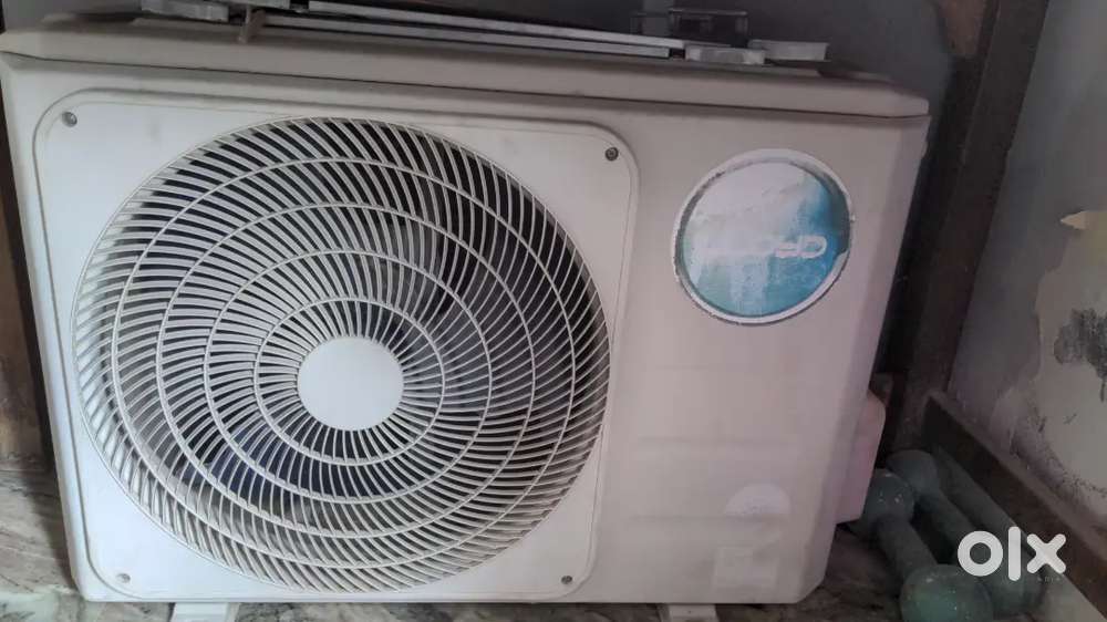 Lyods split AC