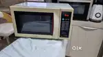 SAMSUNG MICROWAVE OVEN + GRILL IN EXCELLENT CONDITION