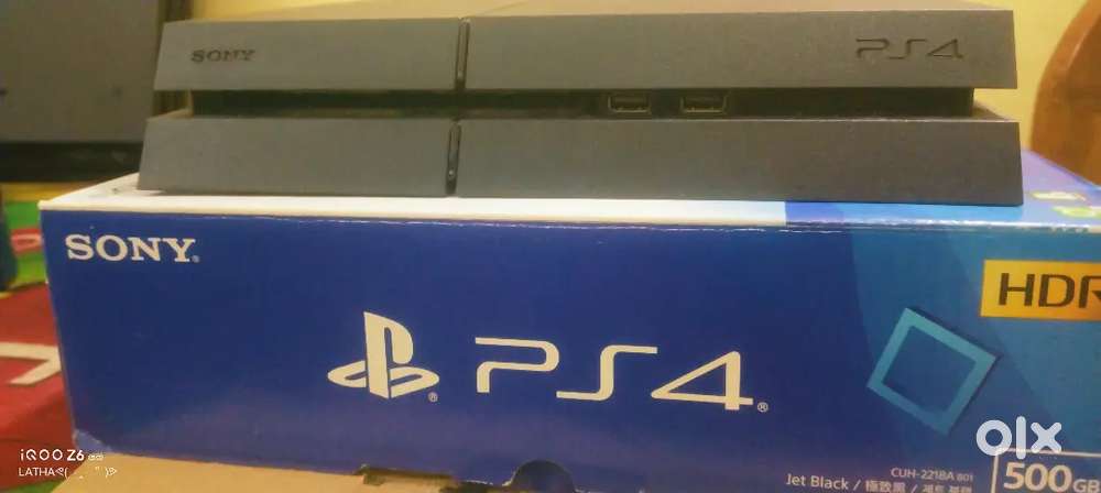 Ps4 excellent condition console and cds