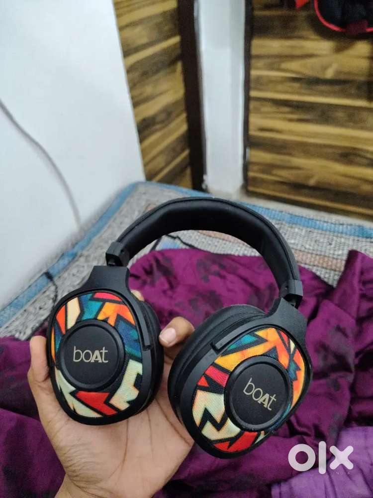 Boat Rockerz 550 wireless headphones