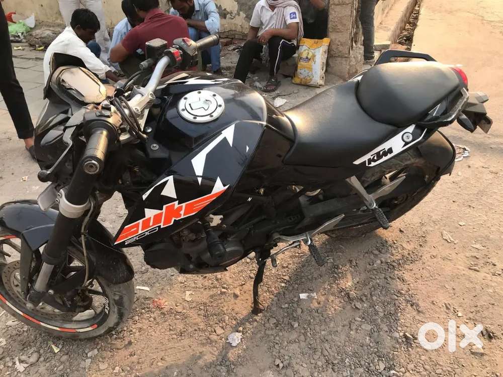 Bike mai koi issue nahi hai .Lekin mai bta de rha hu bike 5th owner h