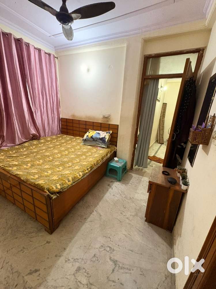 Looking for a female flatmate