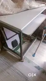 Computer table