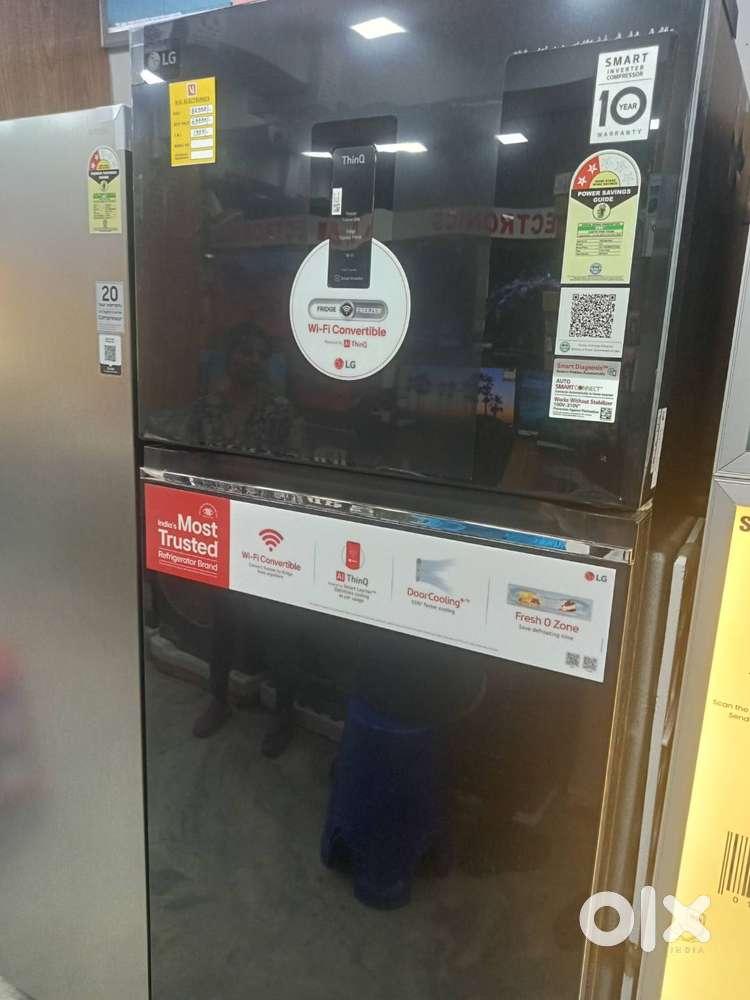 284 Litres Samsung double door fridge.