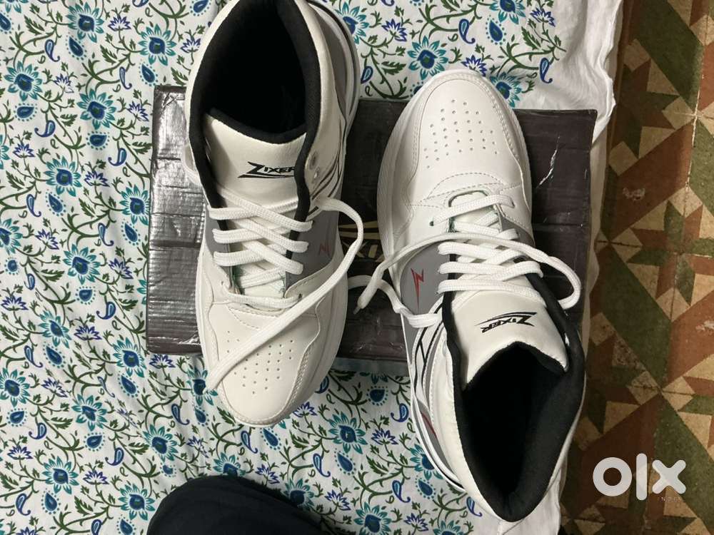 Shoes High top sneakers