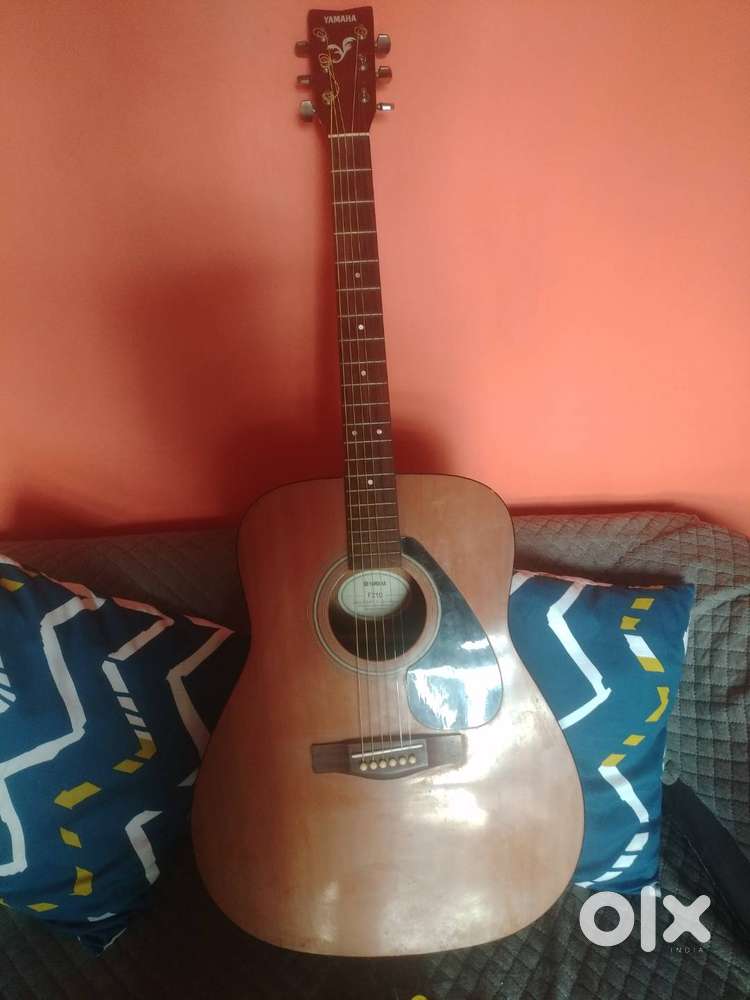 Yamaha acoustic guitar in good condition