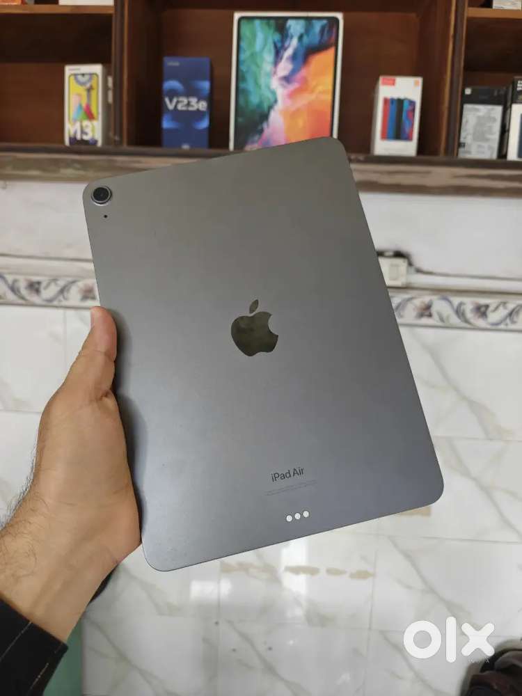 iPad Air 5th gen M1 chip 256gb wifi excellent condition