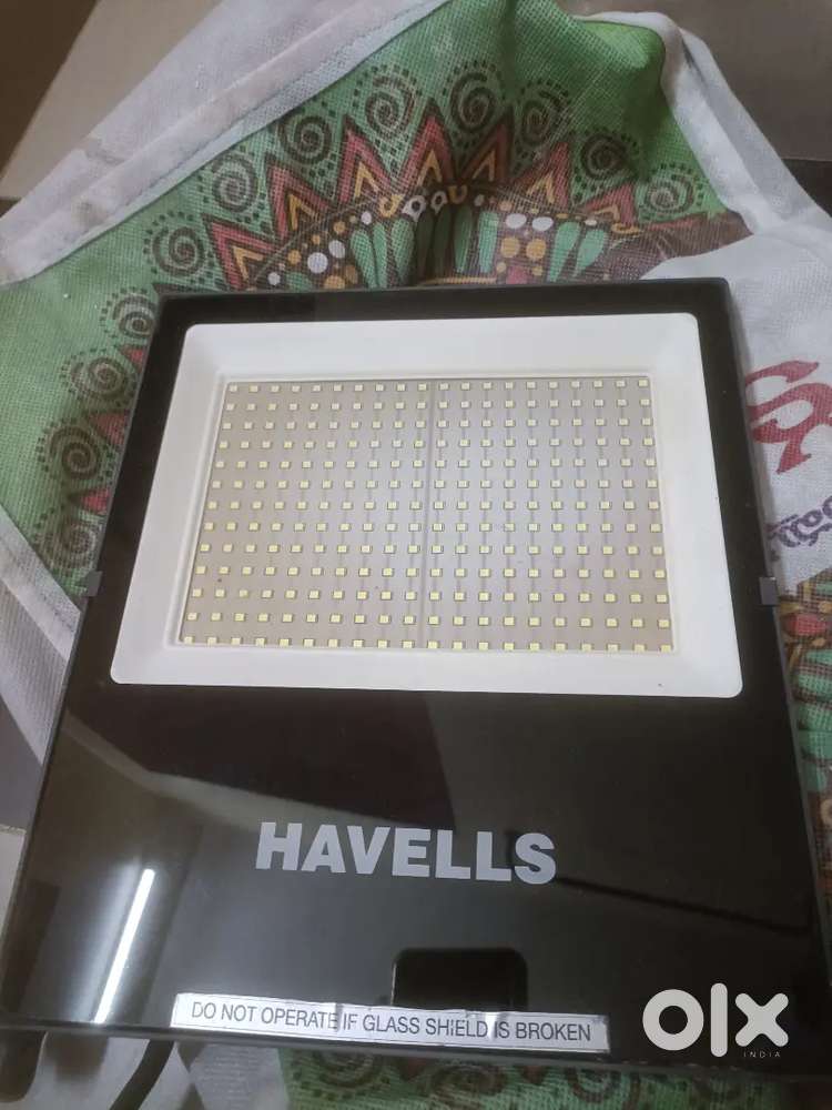 Hawels led flood light 100w.  150w for 2pease