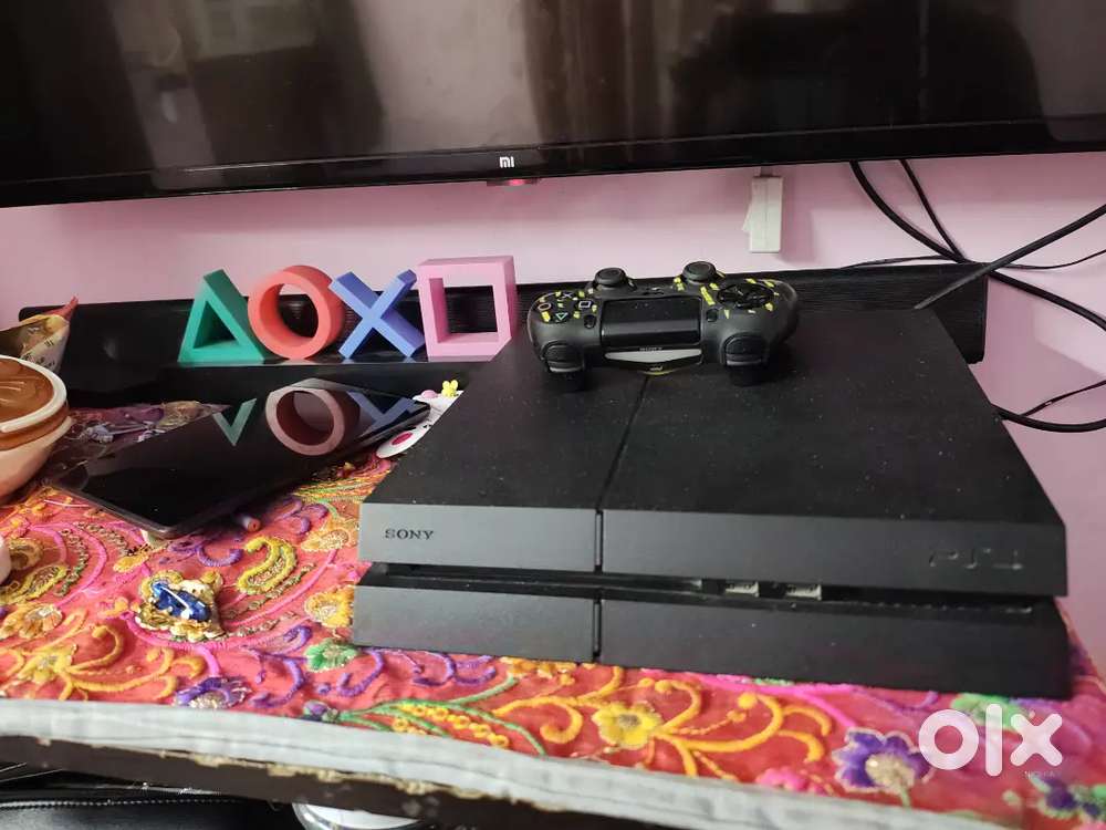 Sony PlayStation 4 with 11 month delux membership