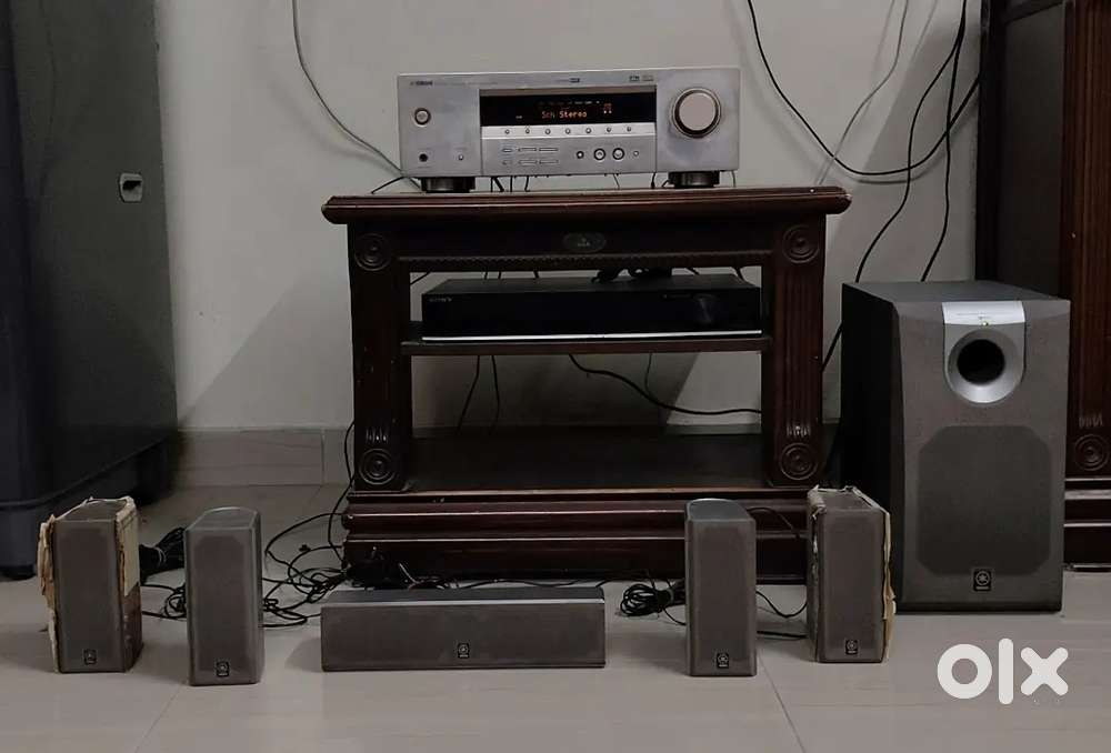Yahama Home Theatre system speakers with active subwoofer