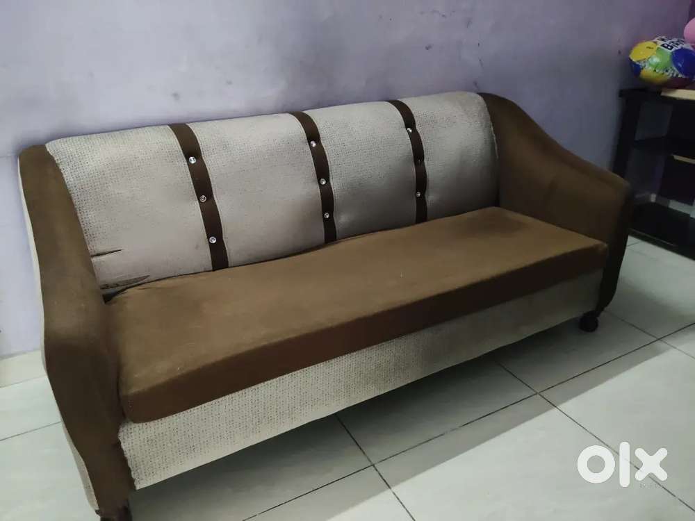 Selling sofa set very good condition sofa set