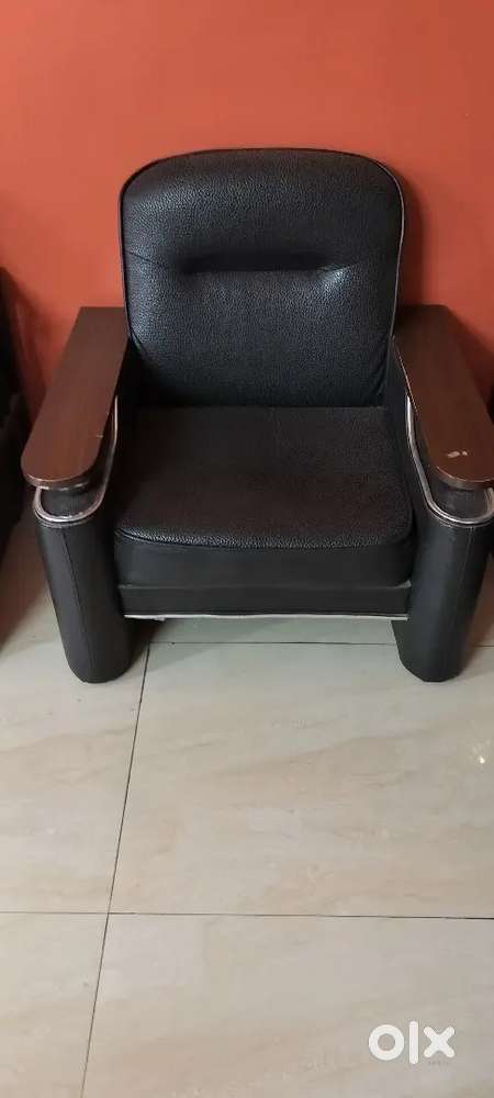 2 pieces single sofa.