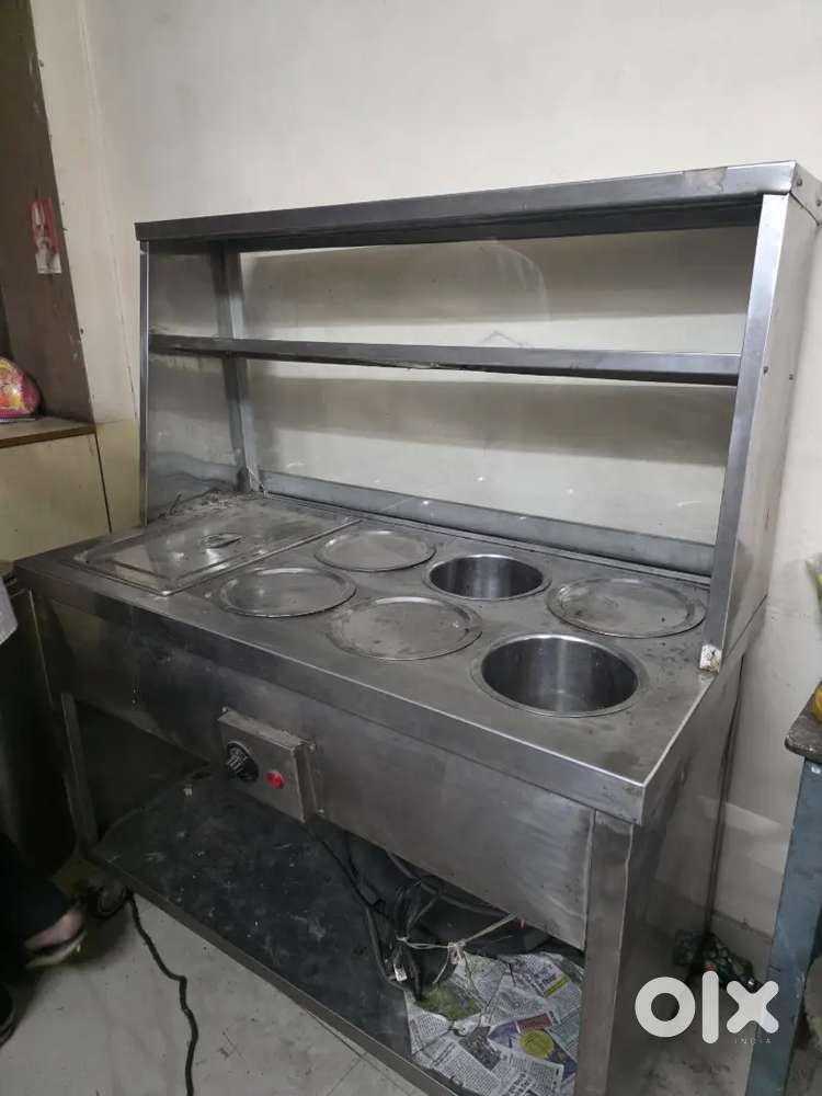 स्टेनलेस स्टील का फूड सर्विंग काउंटर