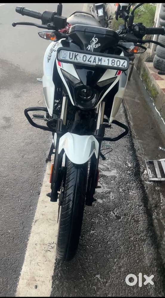 Pulsar N150 white colour BS6 break system E20
