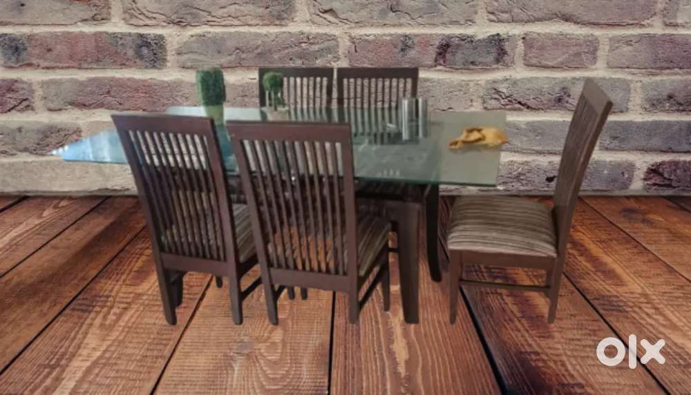 “6 Seater Glass Dining Table with Chairs – Good Condition”