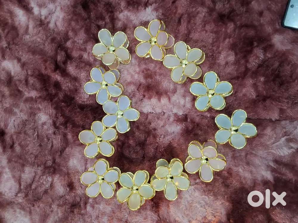 Girls required who can make reels for unboxing reviews