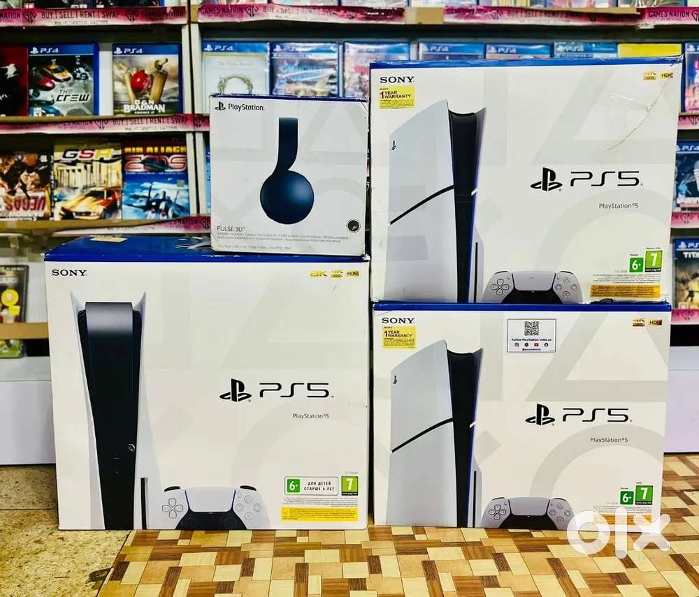 Accessories and console PS5 available for sale