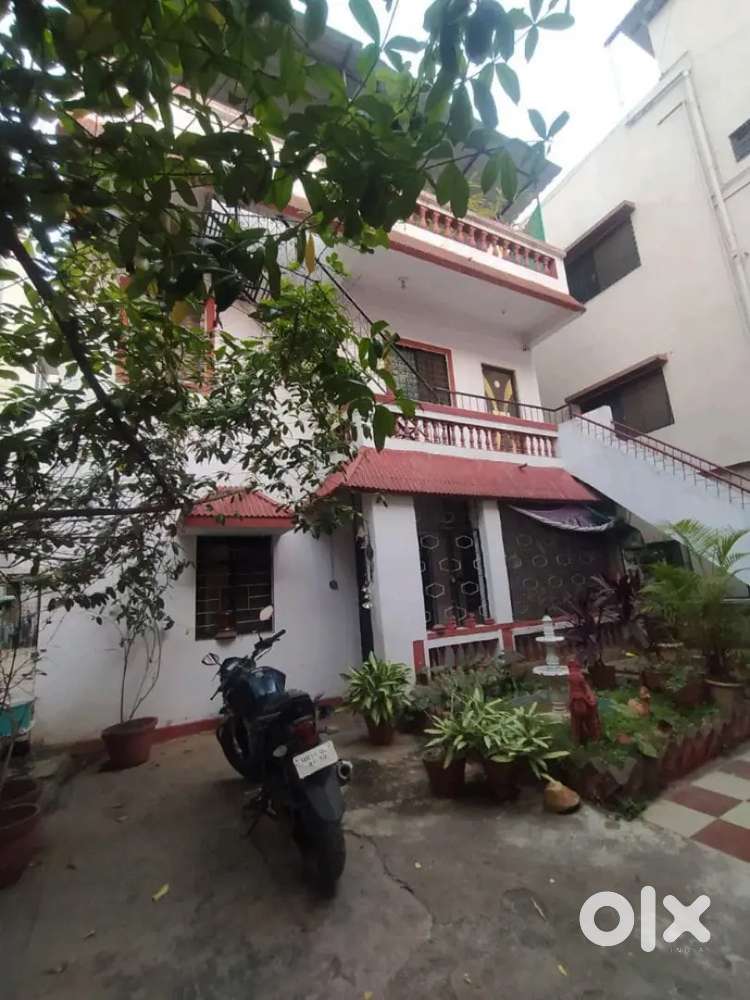 Decent row house for boys to stay