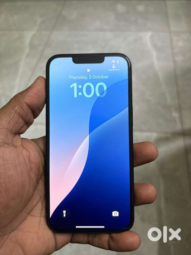 “Selling iPhone 13 – Reason: Upgraded to iPhone 17”avail with box