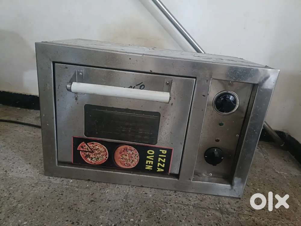 Oven used for making pizza (commercial)