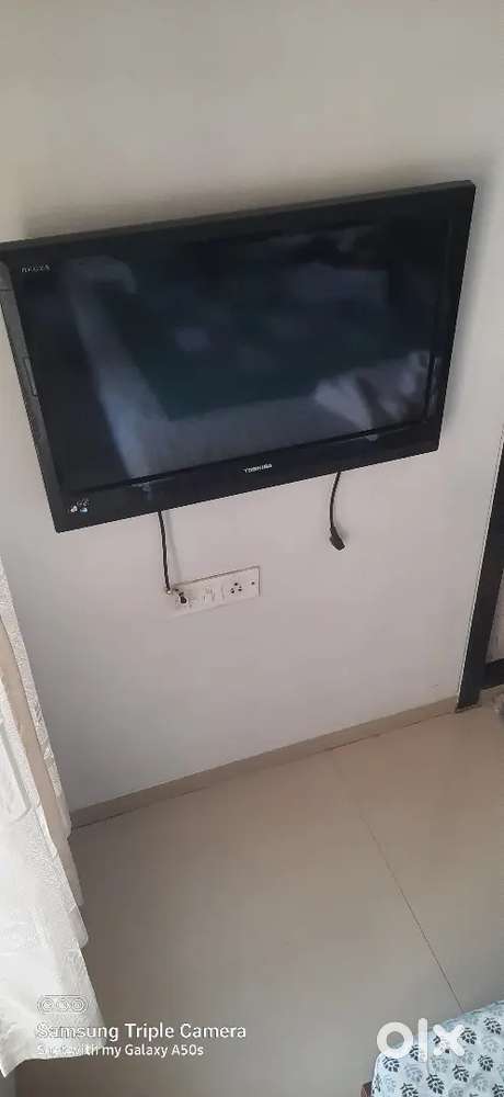 TOSHIBA LCD TV 24 INCHES