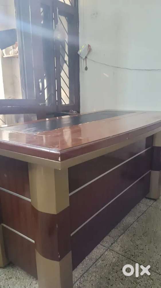 Office Table in Good Condition