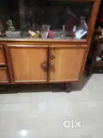 શોકેસ વેચવાનો છે સાથે ગ્લાસ બાંયનું