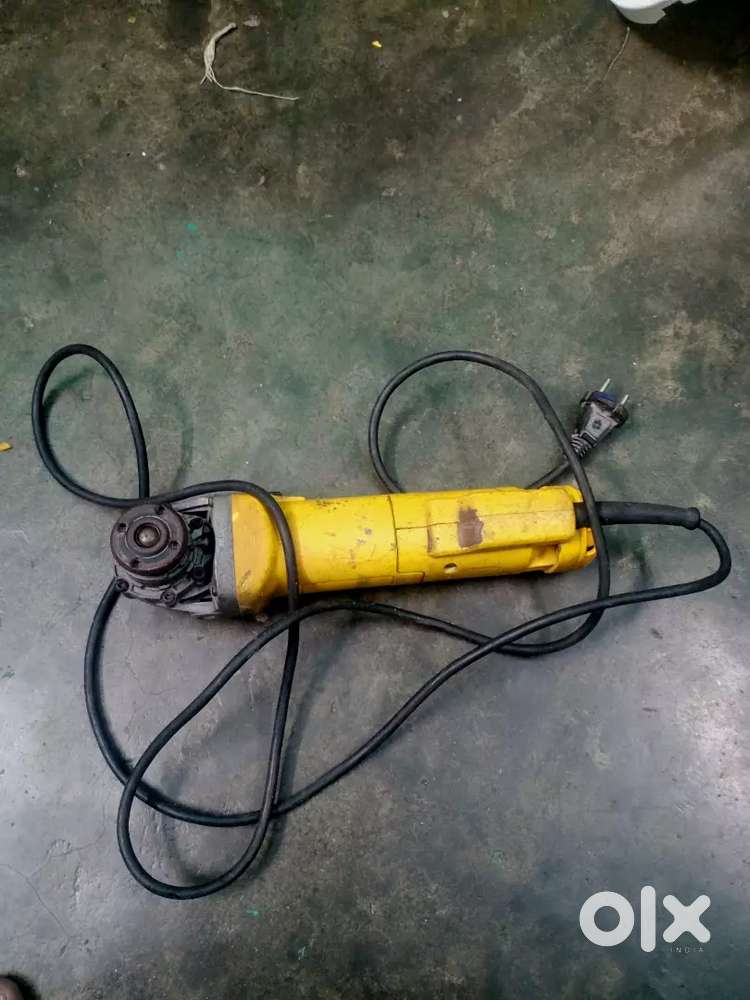 DEWALT CUTTING MACHINE, 5 INCH , GOOD WORKING CONDITION, HEAVY DUTY