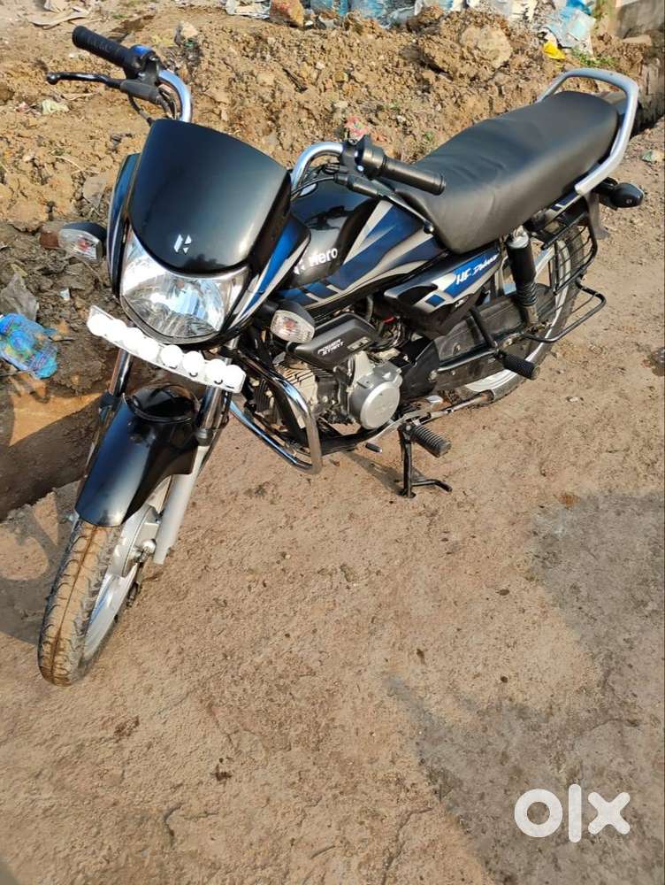 पैसों की जरूरत है। नई hf delux बेचना है। मो- 90 ३92 ३9३३4