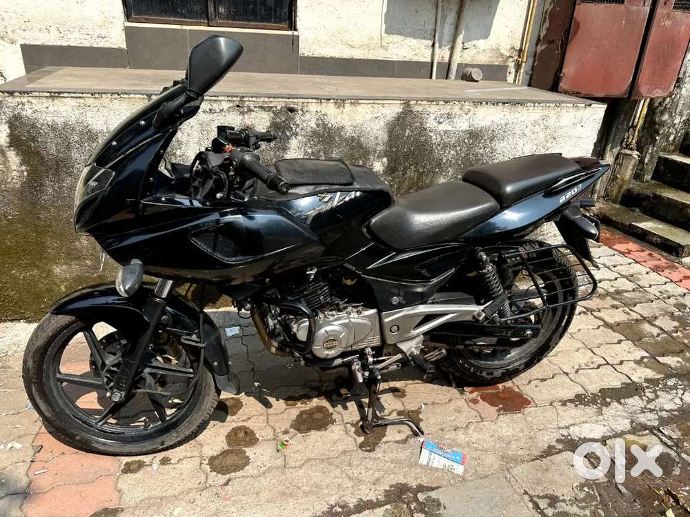Bajaj pulser 220 DTSI