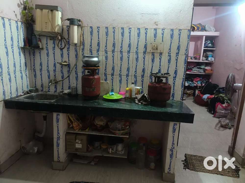 Urgently looking for a female roommate/housemate.