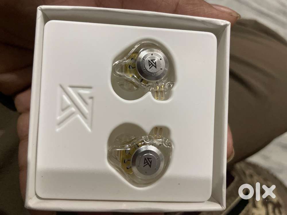 Kz edx pro IEM BEST GAMING EARPHONE CRYSTAL CLEAR SOUND WITH MIC