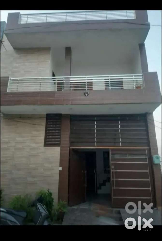 2 Bedrooms ,1 Kitchen & 1 washroom & Gallery.