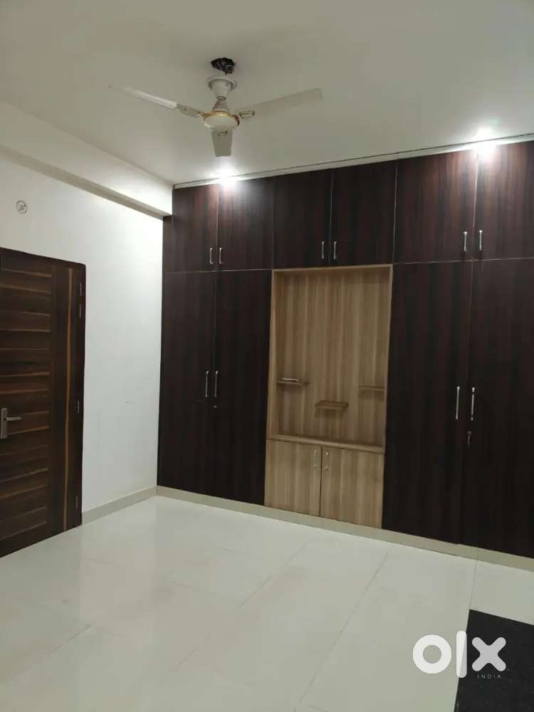 1 semi furnished RK with Toilet on an independent floor