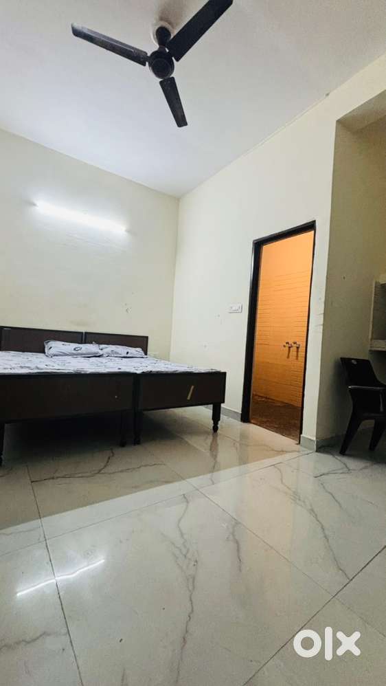 •	Premium PG Rooms with Food & Wi-Fi – Near Market/Metro