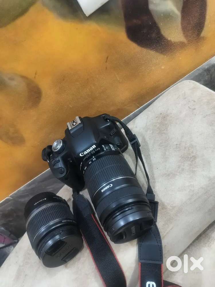 DSLR CAMERA