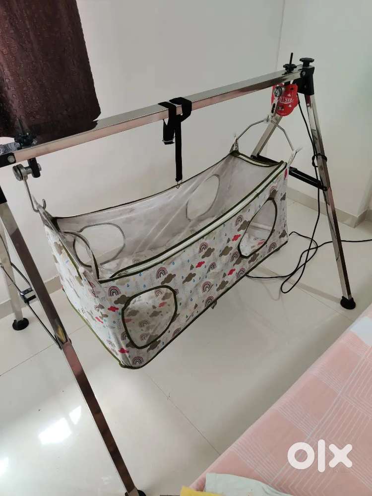 Fully automatic baby swing