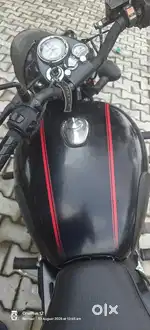 Royal Enfield Classic 350 Stealth Black