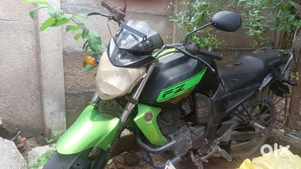 My bike in 2013  Yamaha this black and green colour bike so very nice