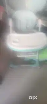 1 high chair jo 4 sal ki hai