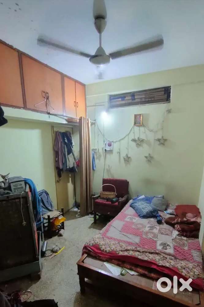 Urgently need of only female room partner